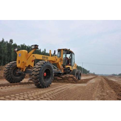 FH(中国)租赁平地机在蒙华铁路施工